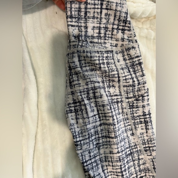 P'tula Black and White Patterned leggings - Picture 3 of 8